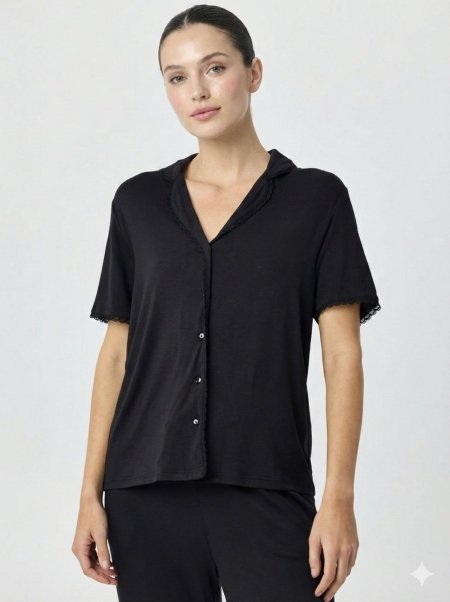 סט פיג’מה מכופתרת בעיטור תחרה עם כיתוב אישי