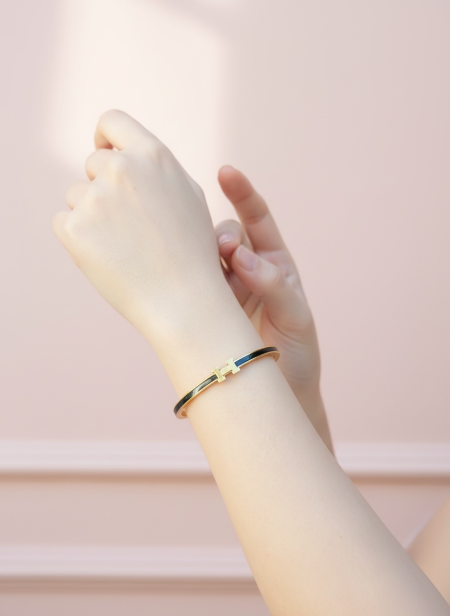 צמיד עם אחריות לשנתיים על הצבע