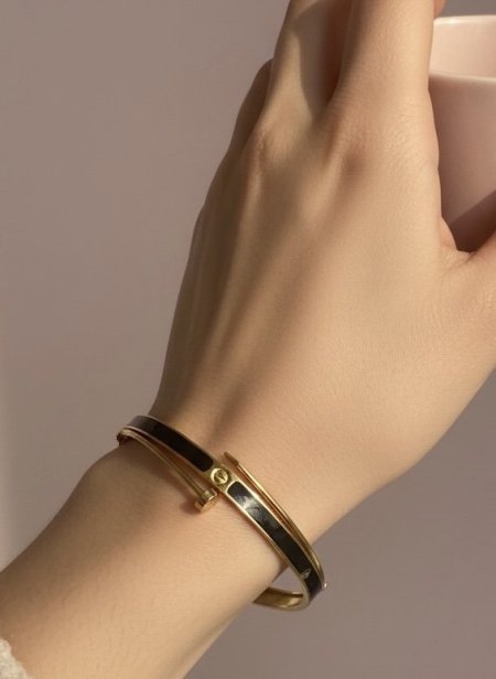 צמיד עם אחריות לשנתיים על הצבע