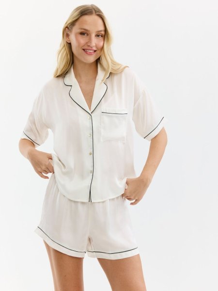 סט פיג’מה מכופתרת סאטן