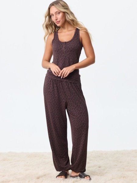 סט פיג’מה גופייה ומכנסי בלון LEOPARD Delta